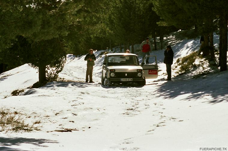 Lada Niva en la nieve 4x4